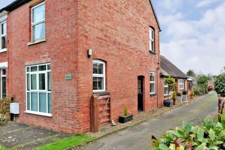 Lovely Comfortable 3 Bed Home, วุร์สเตอร์ ภายนอก รูปภาพ